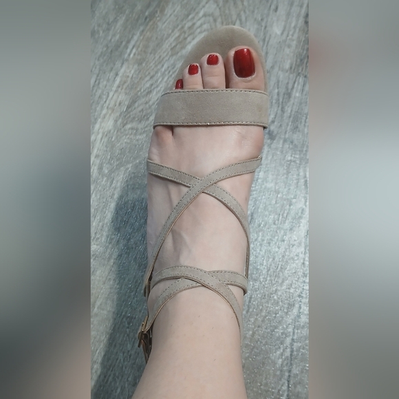 Tan Block Heels By New Directions, Sz 10 , New Without Tags Or Box. - Picture 3 of 6